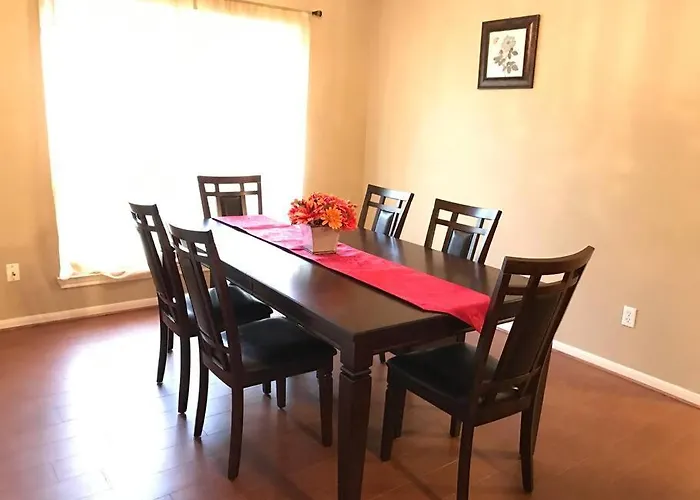 Cozy Pet-Friendly Home- Huge Spring Discounts