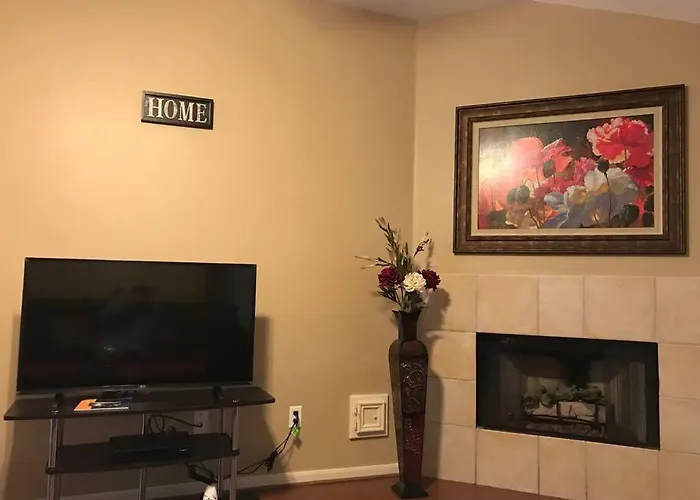 Cozy Pet-Friendly Home- Huge Spring Discounts