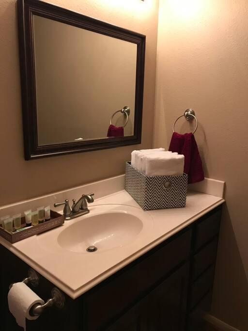 Cozy Pet-friendly Home- Huge Fall/winter Discounts Apartment Spring